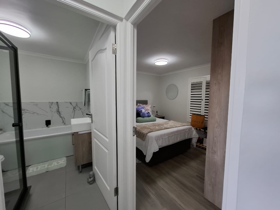 2 Bedroom Property for Sale in Table View Western Cape